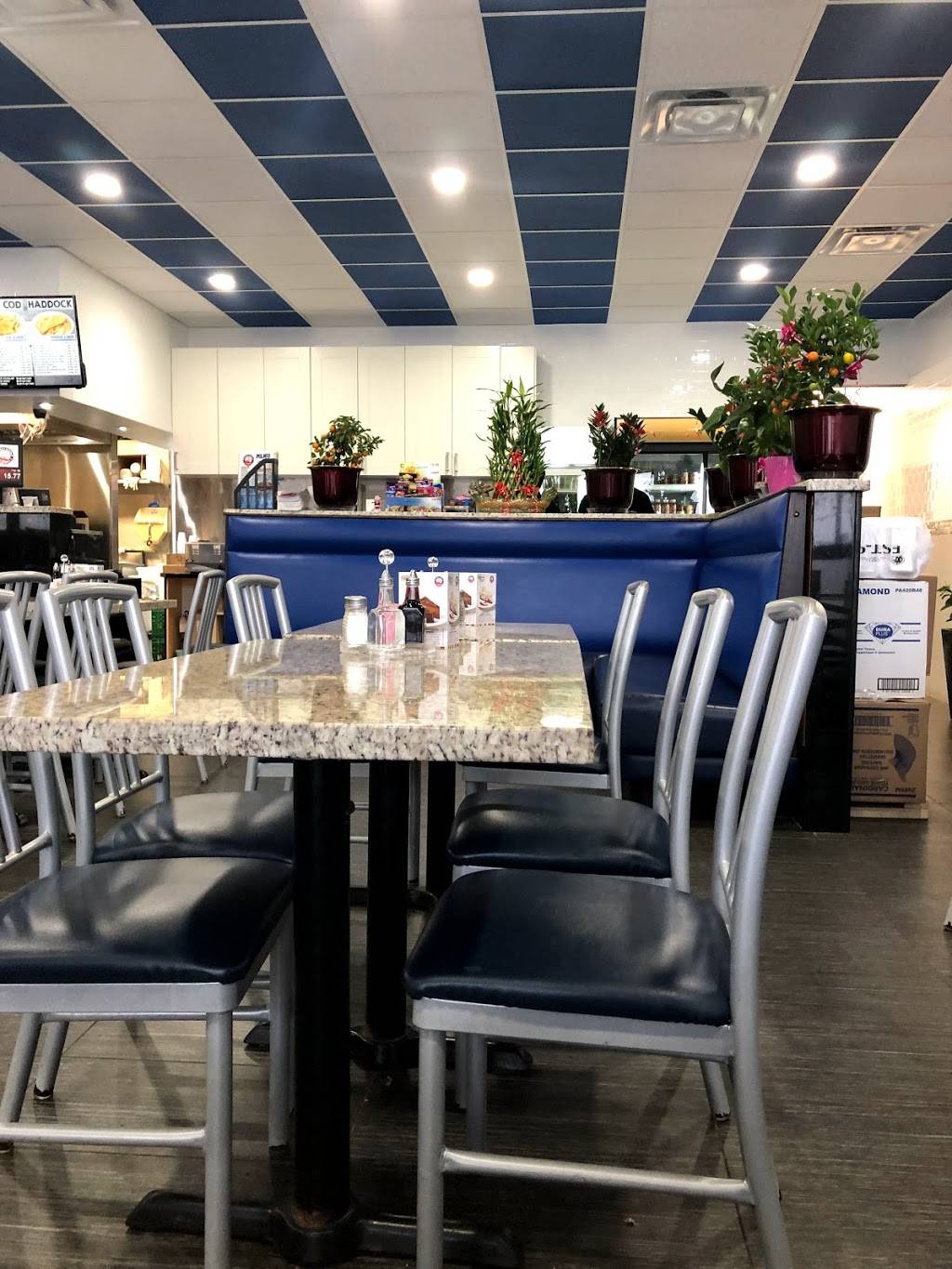 Halibut House Fish & Chips | restaurant | 265 Edward St, Aurora, ON L4G 3M7, Canada | 9055038881 OR +1 905-503-8881