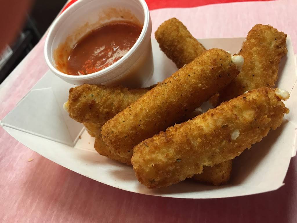 Wrigleyville Dogs | restaurant | 3809, 3737 N Clark St, Chicago, IL 60613, USA | 7732961500 OR +1 773-296-1500