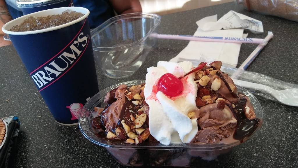 Braums Ice Cream & Burger Restaurant | restaurant | 2509 8th Ave, Fort Worth, TX 76110, USA | 8179265558 OR +1 817-926-5558