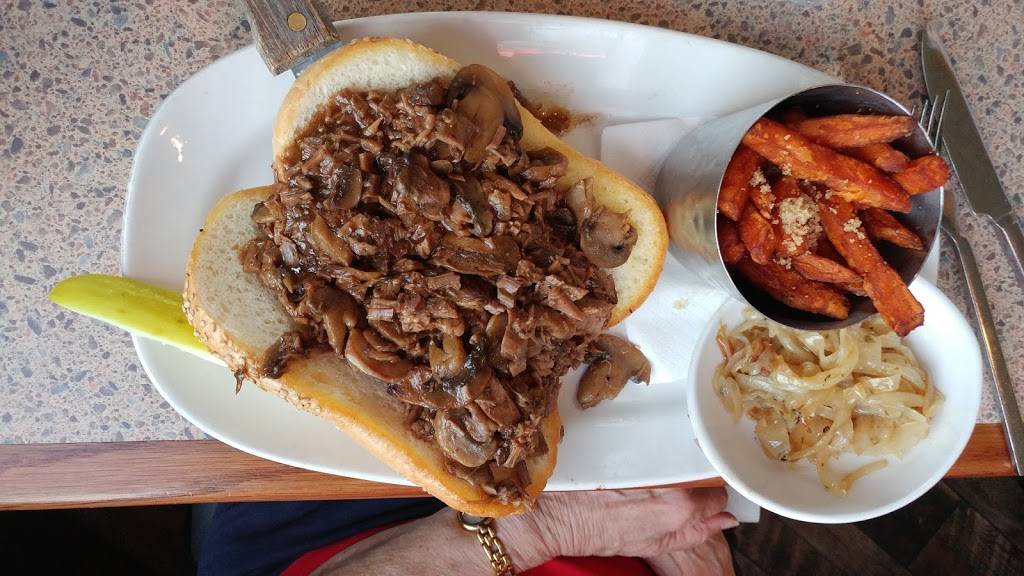 Crave Bar and Food | restaurant | 10401 N Port Washington Rd, Mequon, WI 53092, USA | 2622419600 OR +1 262-241-9600