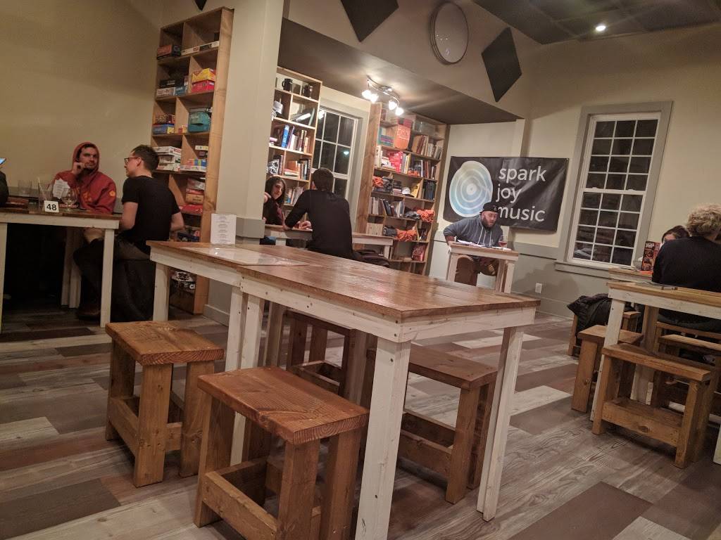 Books & Brews - Broad Ripple | restaurant | 6420 Cornell Ave, Indianapolis, IN 46220, USA | 3174931132 OR +1 317-493-1132