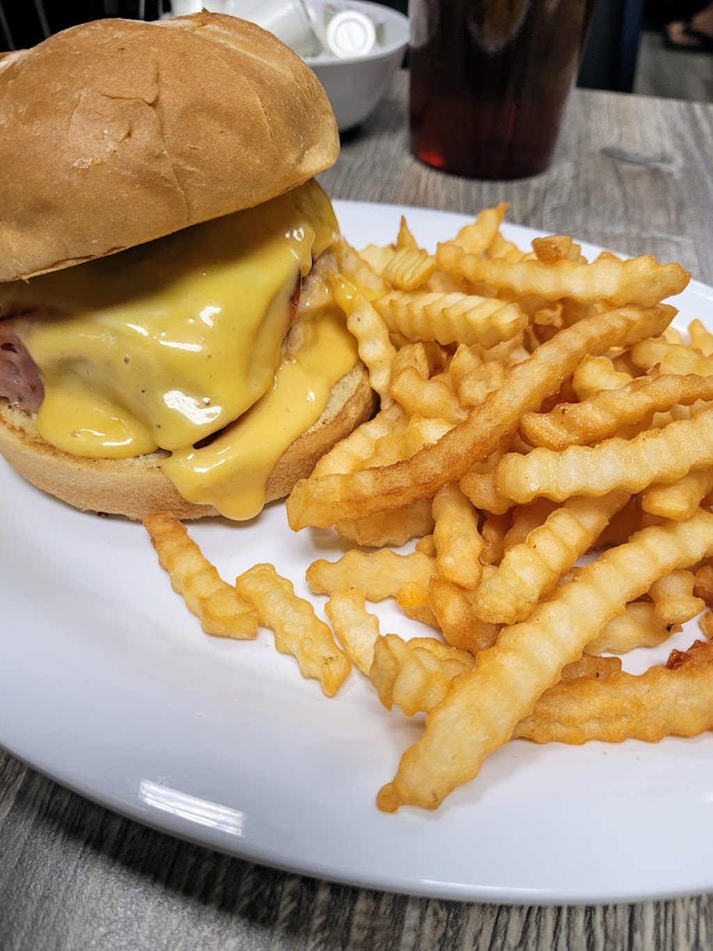 Sunrise Grill | restaurant | 24432 FL-44, Eustis, FL 32736, USA | 3525898081 OR +1 352-589-8081