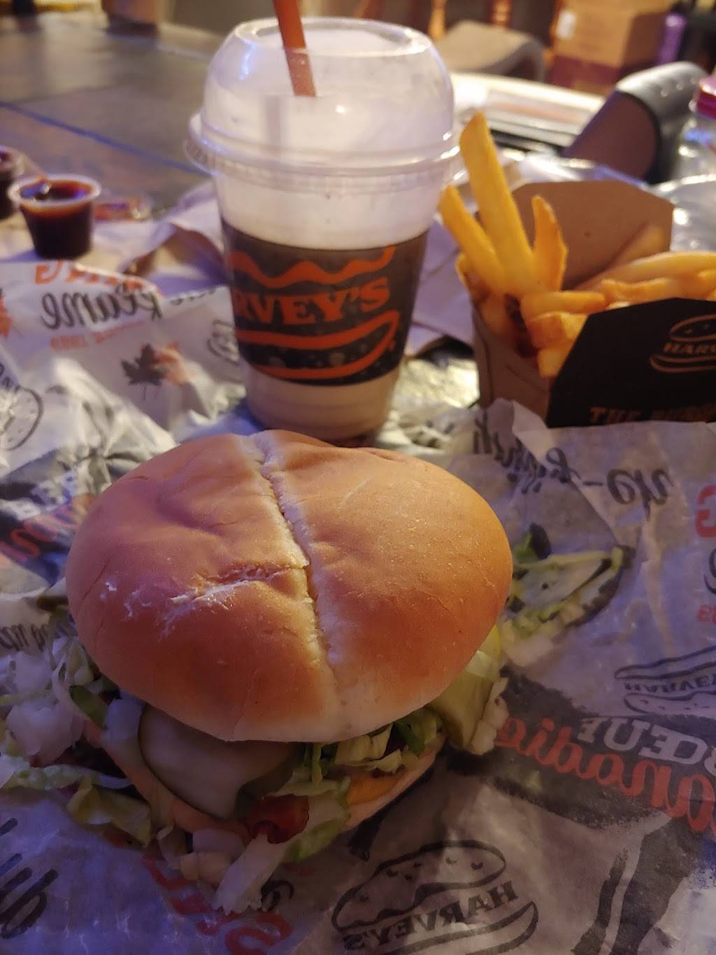 Harveys | restaurant | 1791 Avenue Rd, North York, ON M5M 3Z3, Canada | 4162562965 OR +1 416-256-2965