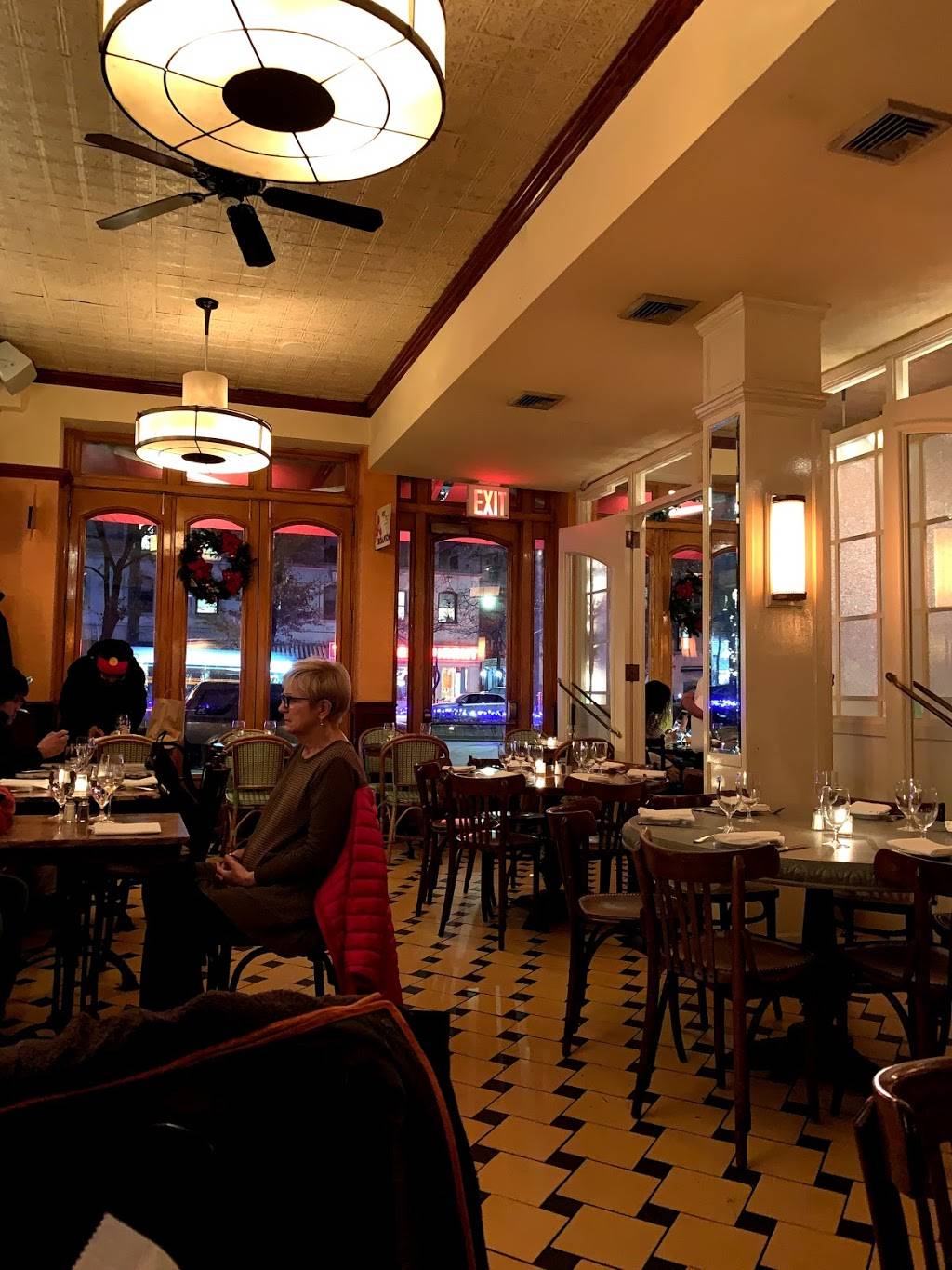 Le Monde | restaurant | 2885 Broadway, New York, NY 10025, USA | 2125313939 OR +1 212-531-3939