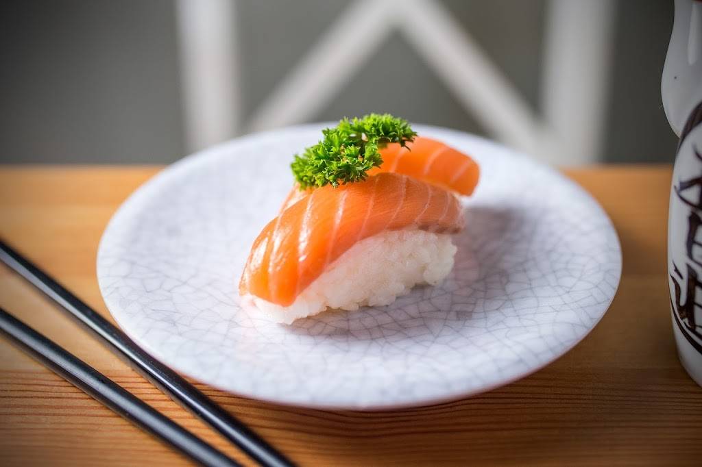 Gorilla Sushi Bar on Clark | restaurant | 4617 N Clark St, Chicago, IL 60640, USA | 7737283333 OR +1 773-728-3333