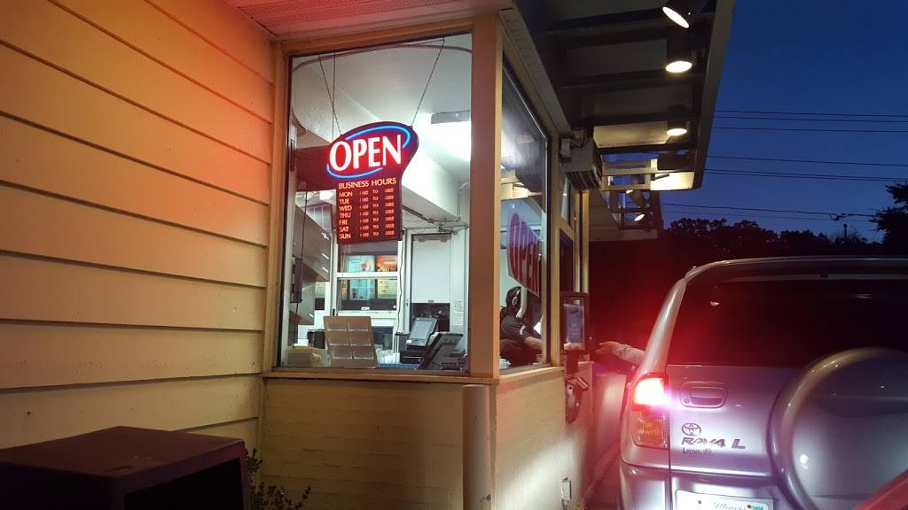 Dairy Queen | restaurant | 704 W Chicago St, Elgin, IL 60123, USA | 8476973319 OR +1 847-697-3319