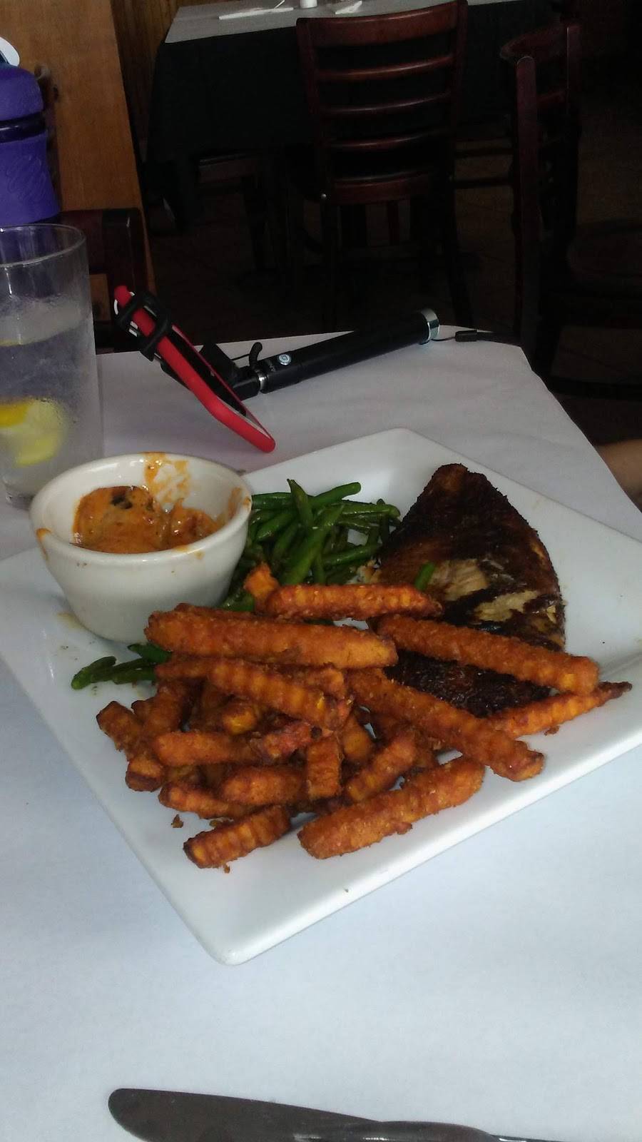 DJs Grille | restaurant | 21060 LA-20, Vacherie, LA 70090, USA | 2252657600 OR +1 225-265-7600