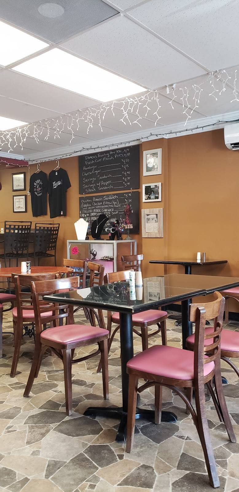 Toronys Giant Hotdog | restaurant | 1325 N River St, Plains, PA 18705, USA | 5708221067 OR +1 570-822-1067