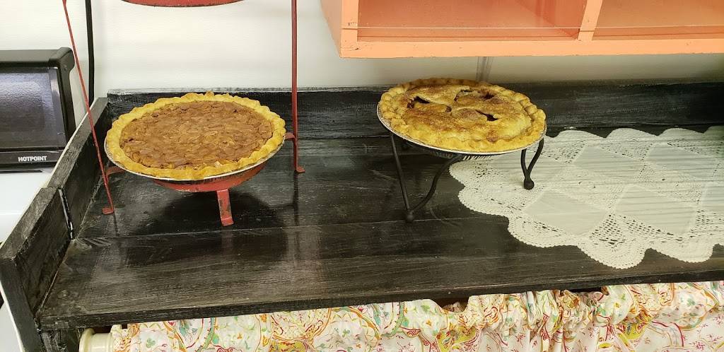 Gannys Pie Shop | restaurant | 6018 TX-37, Winnsboro, TX 75494, USA | 9032430992 OR +1 903-243-0992