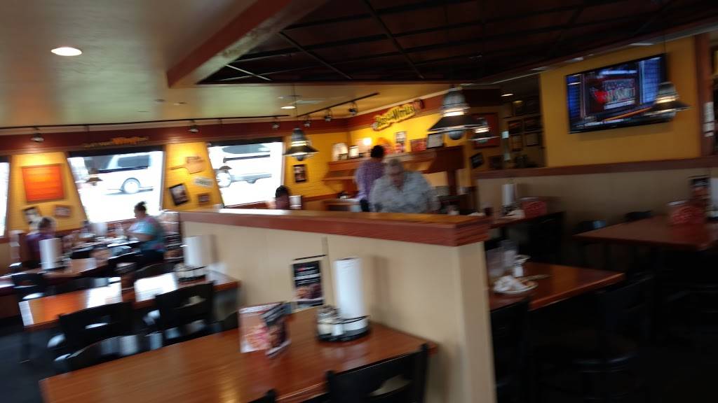 Pizza Hut | meal takeaway | 629 N Main St, Crossville, TN 38555, USA | 9314849610 OR +1 931-484-9610