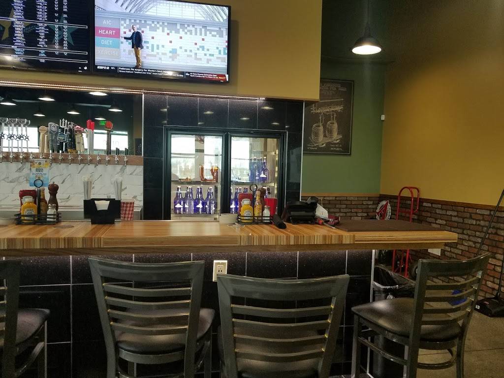 Growler USA - Jeffersonville | restaurant | 3010 Gottbrath Parkway, Jeffersonville, IN 47130, USA | 8127482622 OR +1 812-748-2622