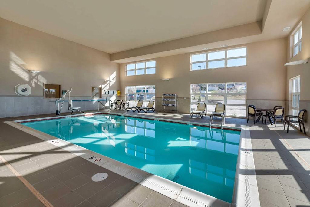 Comfort Inn & Suites Northern Kentucky | restaurant | 10 Country Dr, Wilder, KY 41076, USA | 8594413707 OR +1 859-441-3707