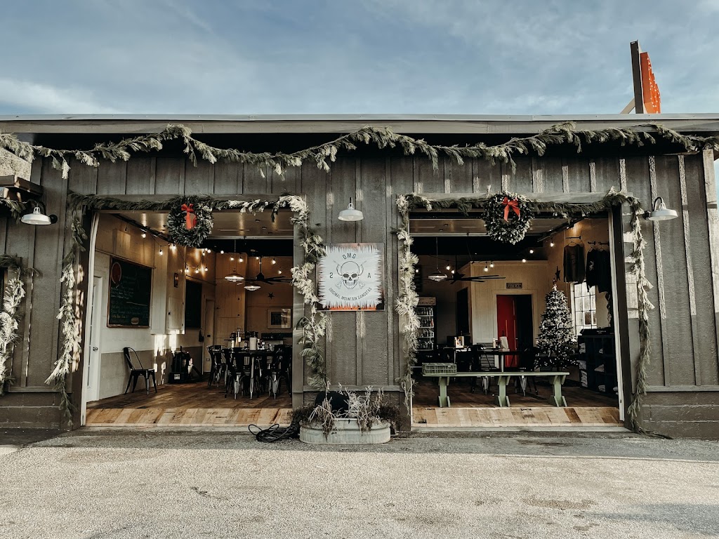 Stateline Outpost & Grub | restaurant | 3979 Jefferson Hwy, Mouth of Wilson, VA 24363, USA | 2765794562 OR +1 276-579-4562