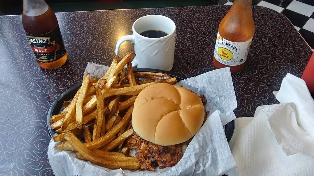 Sandy Sues Silver Diner | restaurant | 26784 US-33, Rockbridge, OH 43149, USA | 7403855550 OR +1 740-385-5550