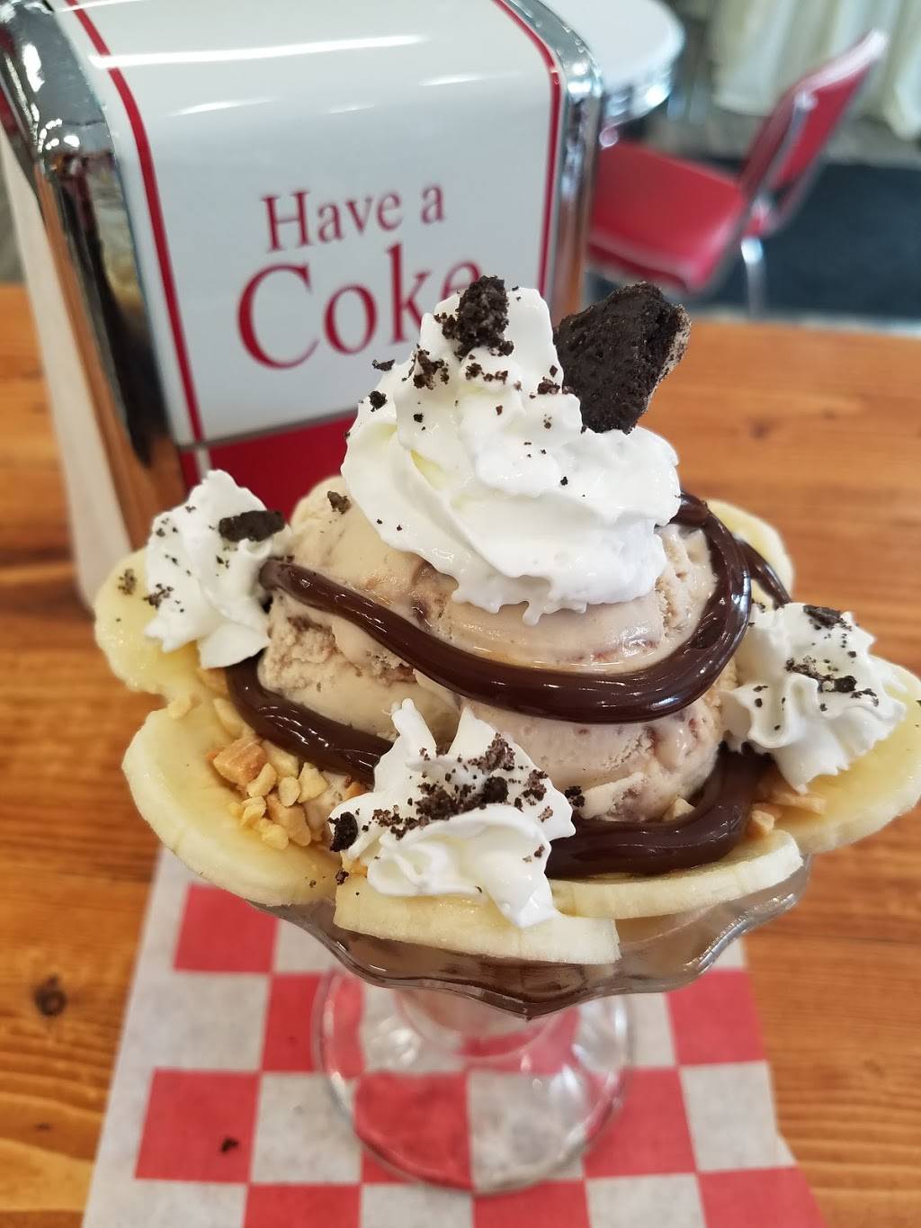 Megans Old Fashioned Ice Cream Parlor | restaurant | 818 Ave G, Fort Madison, IA 52627, USA | 3193720599 OR +1 319-372-0599