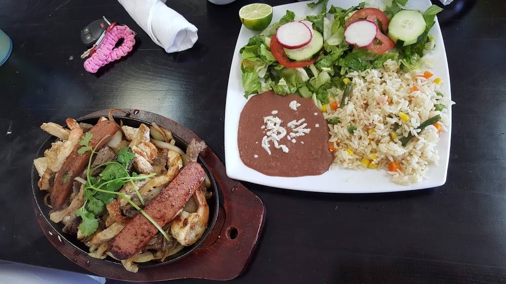 Casa Linda Salvadoran Cuisine | restaurant | 11255 Garland Rd Ste 1330, Dallas, TX 75218, USA | 4693720866 OR +1 469-372-0866