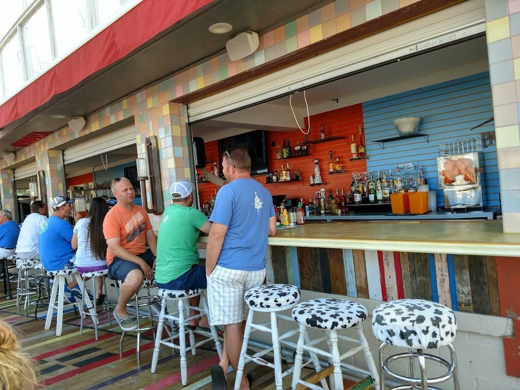 Lolos Bar & Grill | restaurant | 1862 Ottawa Beach Rd, Holland, MI 49424, USA | 6167862210 OR +1 616-786-2210