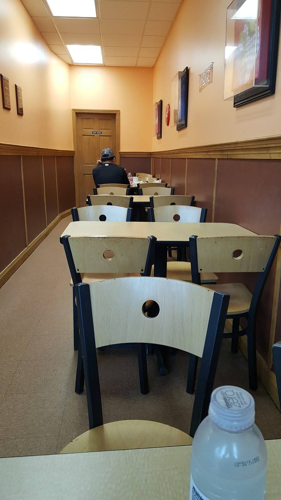 Giovannis Roast Beef & Pizza | restaurant | 207 Rockingham Rd, Londonderry, NH 03053, USA | 6034349021 OR +1 603-434-9021