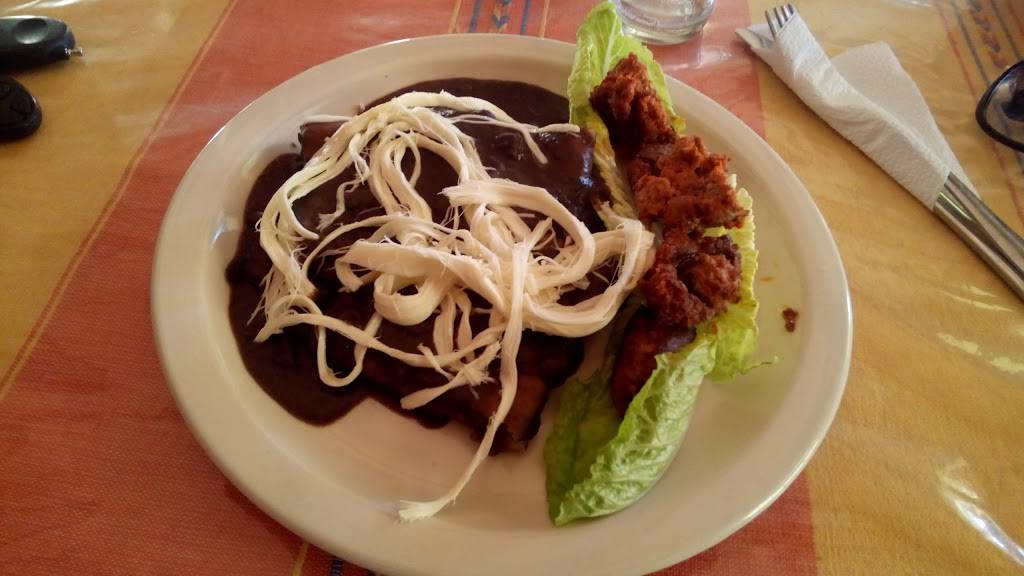 La Gelaguetza | restaurant | Blvd. Benito Juárez 418, Echeverria, 22703 Rosarito, B.C., Mexico | 016611352408 OR +52 661 135 2408