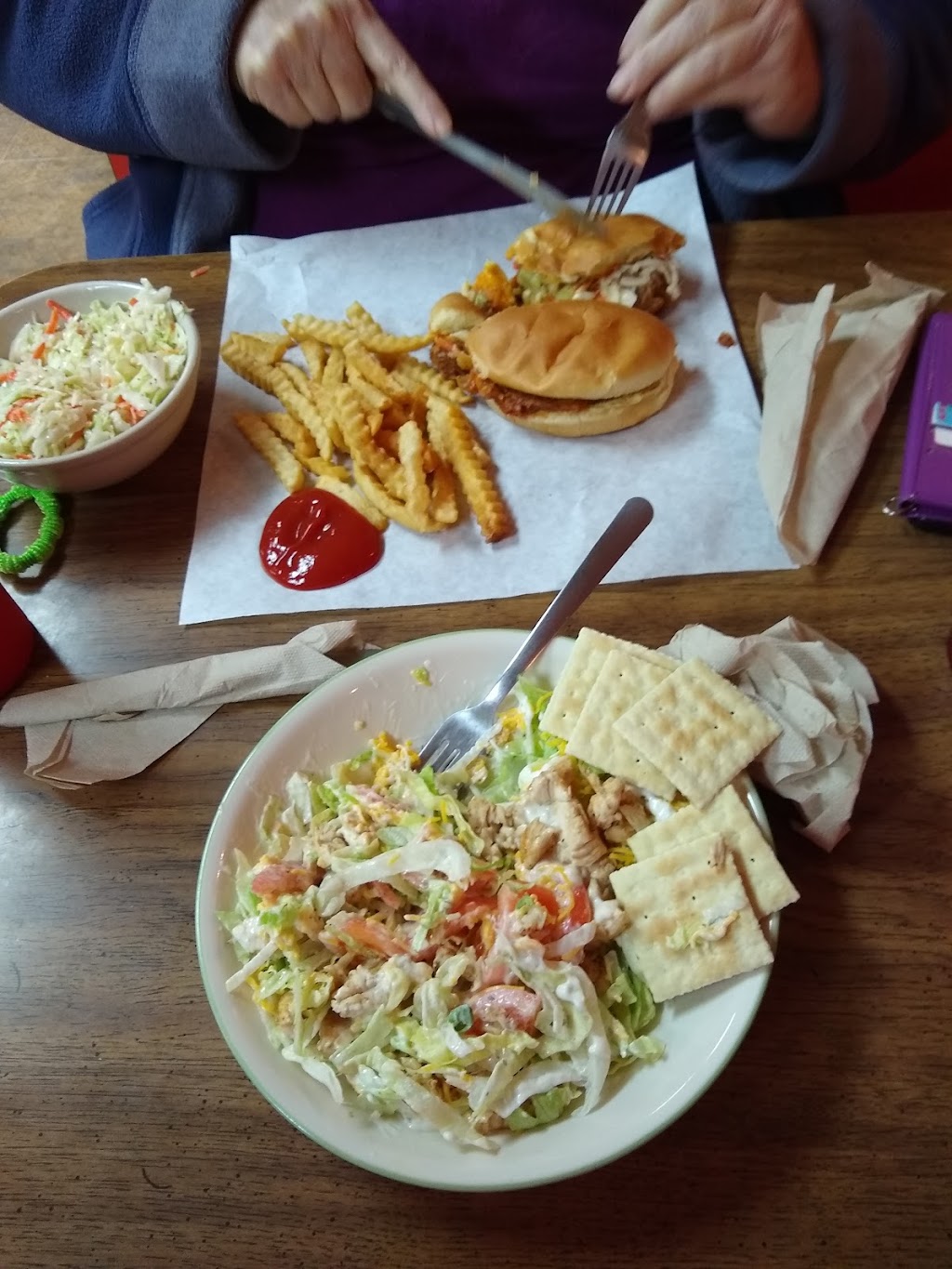 Taylors Freez King | restaurant | 208 E Main St, Gassville, AR 72635, USA | 8704356744 OR +1 870-435-6744