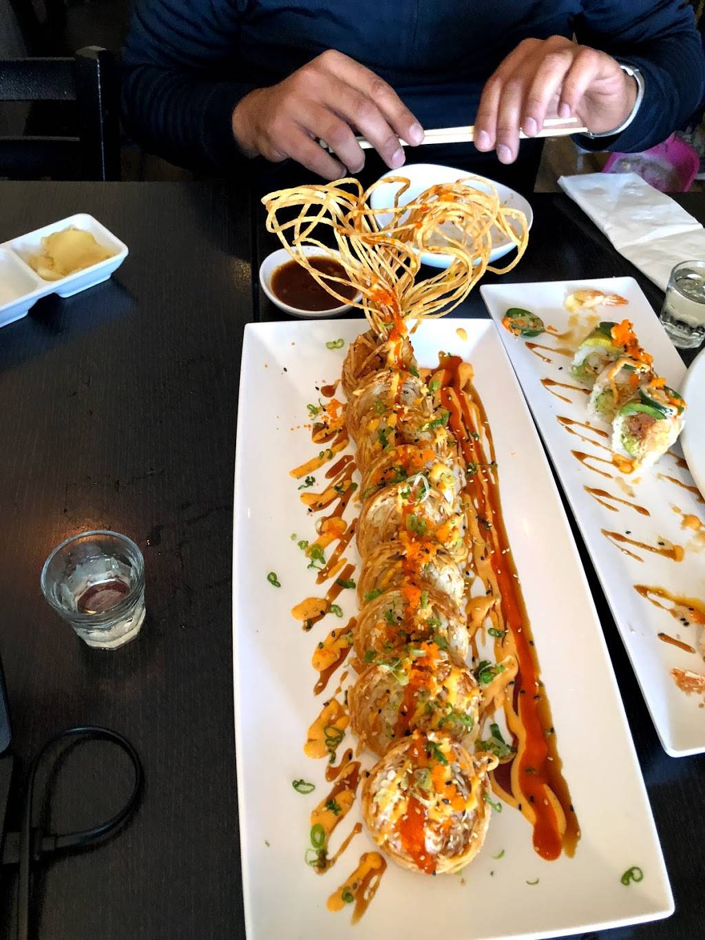 Flyin Fin Sushi | restaurant | 1727 S Catalina Ave, Redondo Beach, CA 90277, USA | 3103733718 OR +1 310-373-3718