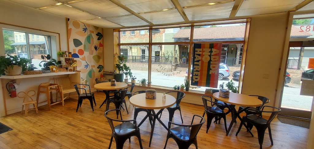 Wildwood Community Market | restaurant | 182 Howard St, Boone, NC 28607, USA | 8288653030 OR +1 828-865-3030