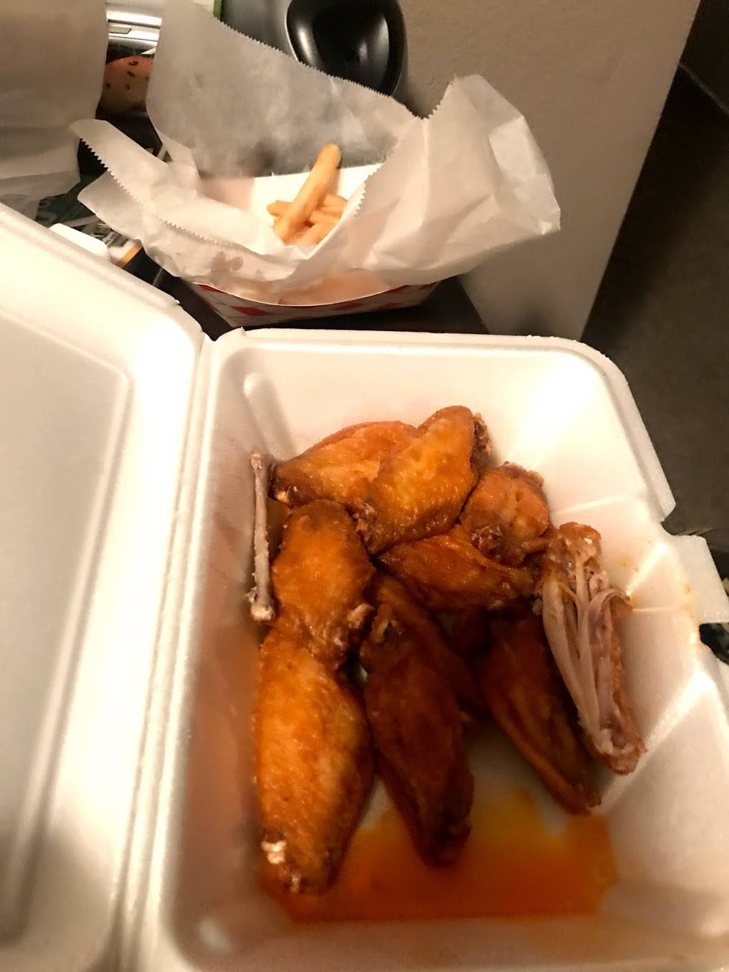 Wing Pit | restaurant | 1800 S Loop 288 # 397, Denton, TX 76205, USA | 9403849464 OR +1 940-384-9464