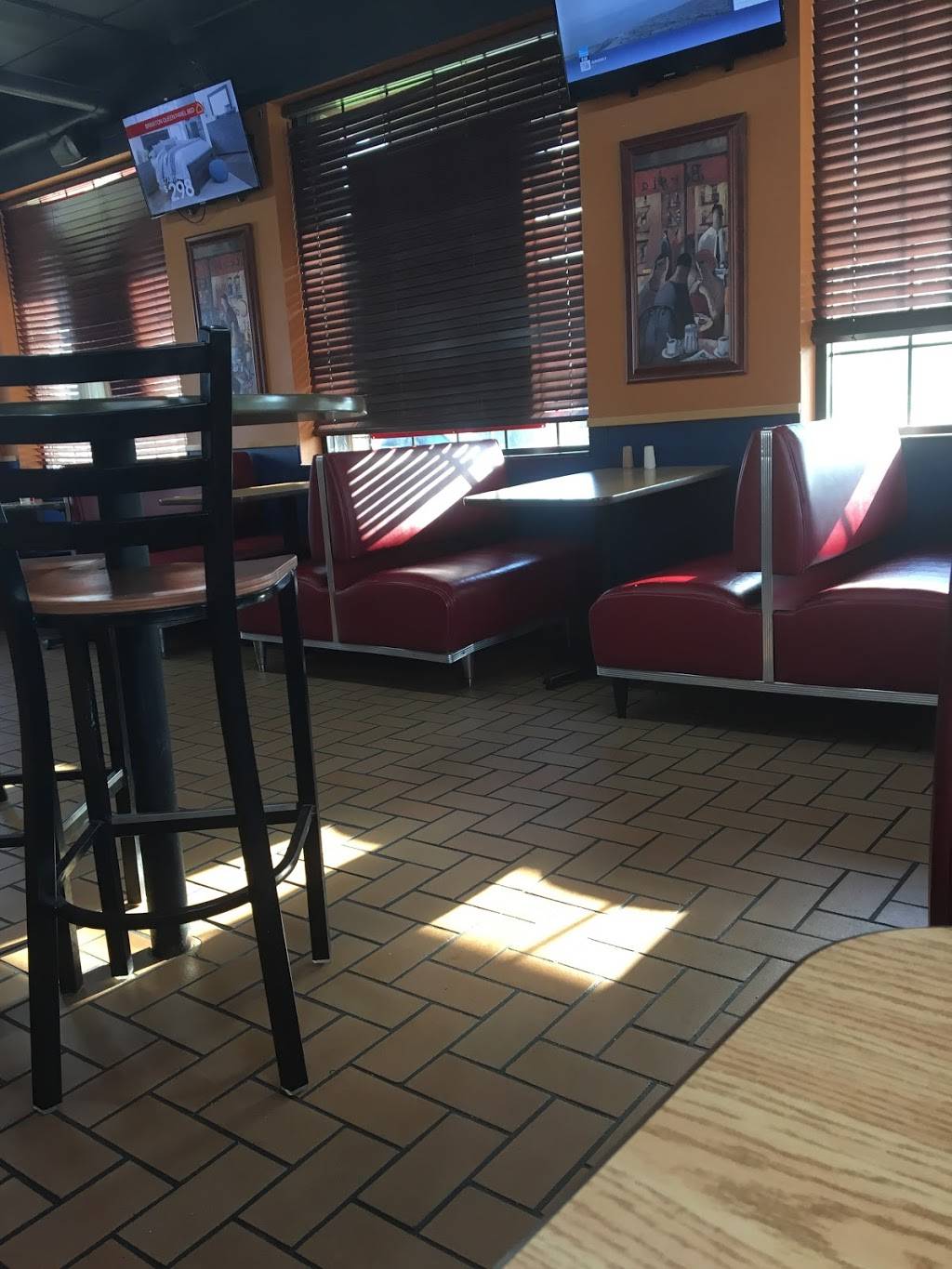 KFC | restaurant | 2540 N 11th St, Lincoln, NE 68521, USA | 4024778585 OR +1 402-477-8585