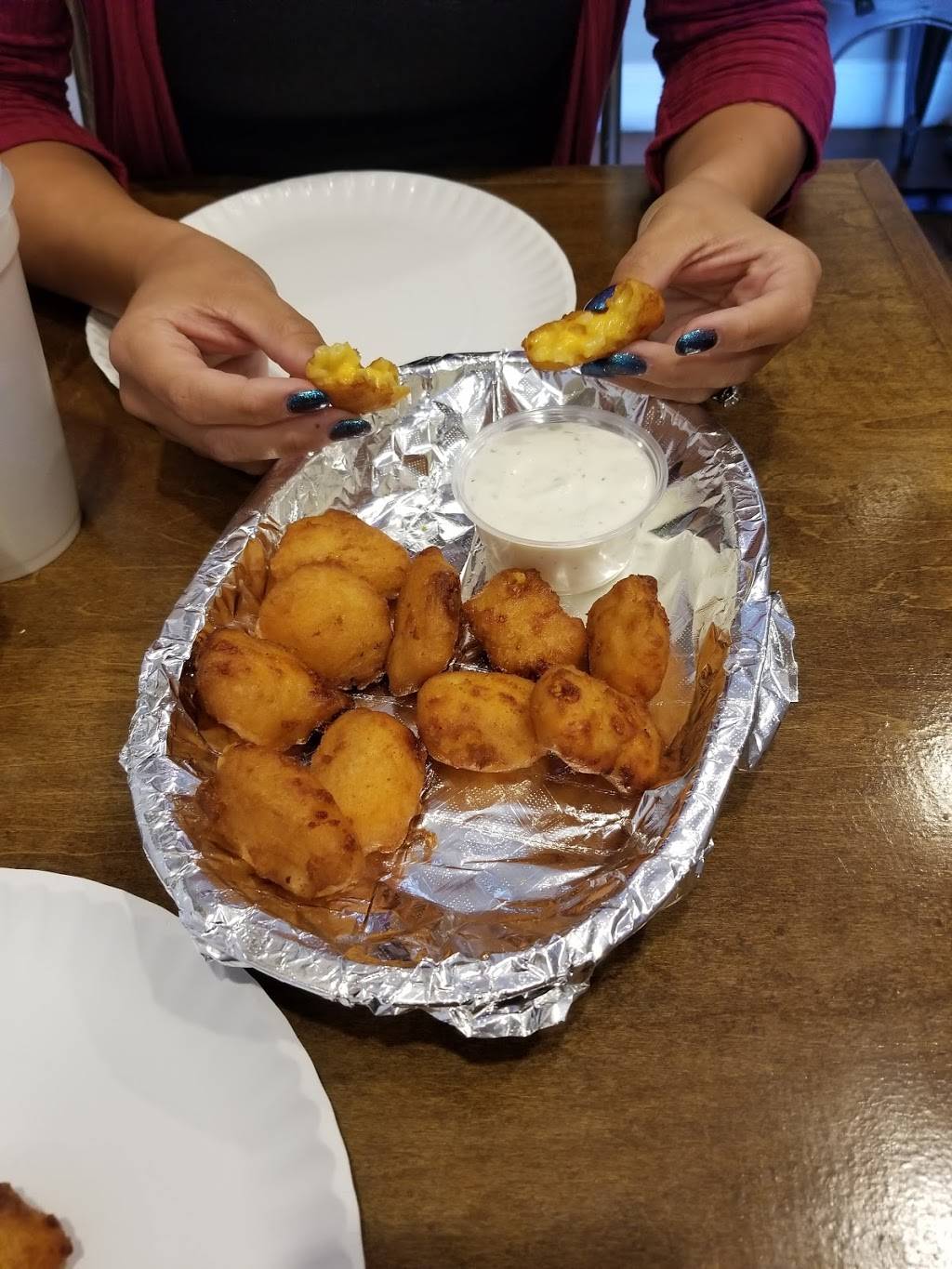 Alfonsos Pizzeria | restaurant | 14942 N Florida Ave, Tampa, FL 33613, USA | 8139619856 OR +1 813-961-9856