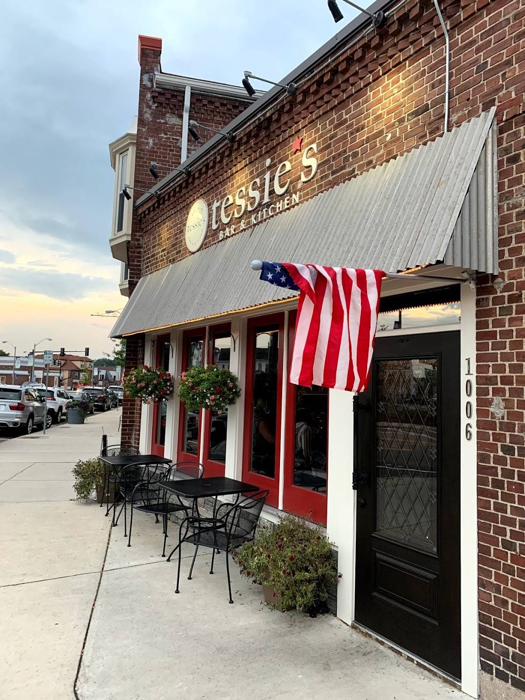 Tessies bar & kitchen | restaurant | 1006 Main St, Walpole, MA 02081, USA | 5087345746 OR +1 508-734-5746