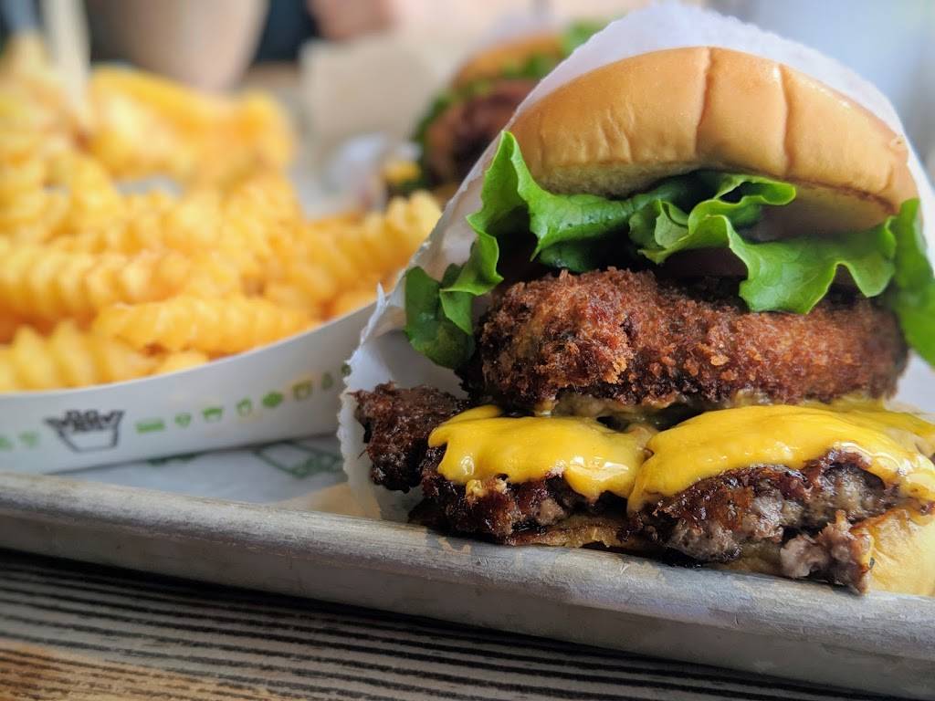 Shake Shack | restaurant | 2093 Smith Haven Plaza, Lake Grove, NY 11755, USA | 6312461096 OR +1 631-246-1096