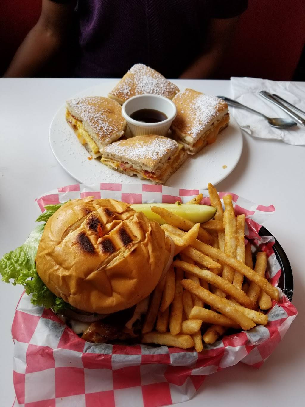 Crazy Beans | restaurant | 2 Front St, Greenport, NY 11944, USA | 6313332436 OR +1 631-333-2436