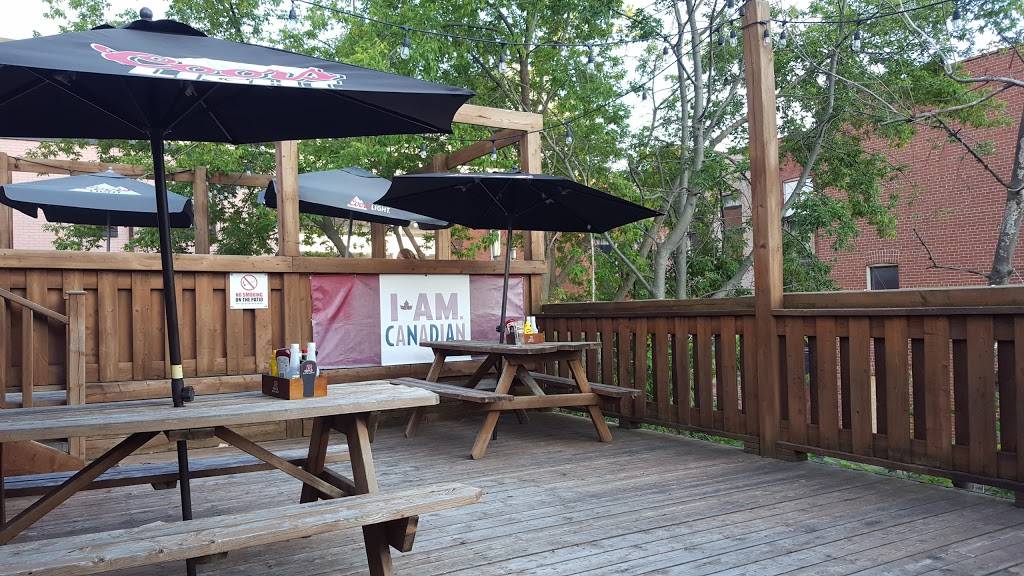 Jack Burger Pub | restaurant | 45 Duke St W, Kitchener, ON N2H 3W6, Canada | 5197442644 OR +1 519-744-2644