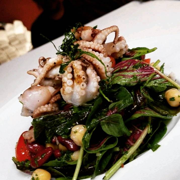 The Vineyard Restaurant and Bar | restaurant | 605 S I St, Madera, CA 93637, USA | 5596740923 OR +1 559-674-0923