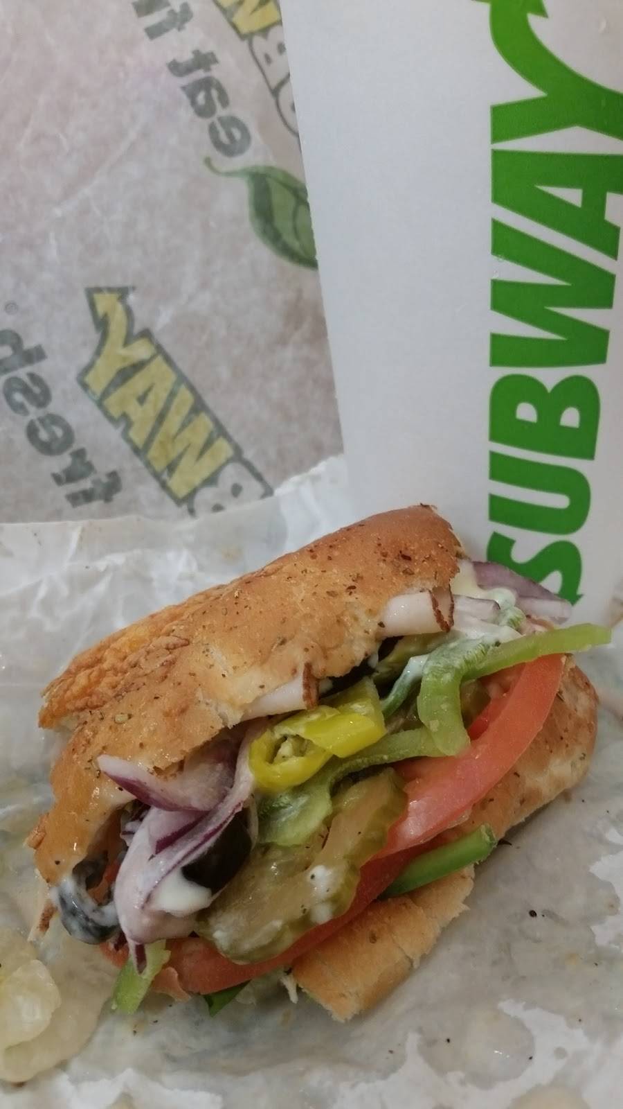 Subway Restaurants | restaurant | 12 S Plank St, Rossville, IN 46065, USA | 7653792009 OR +1 765-379-2009