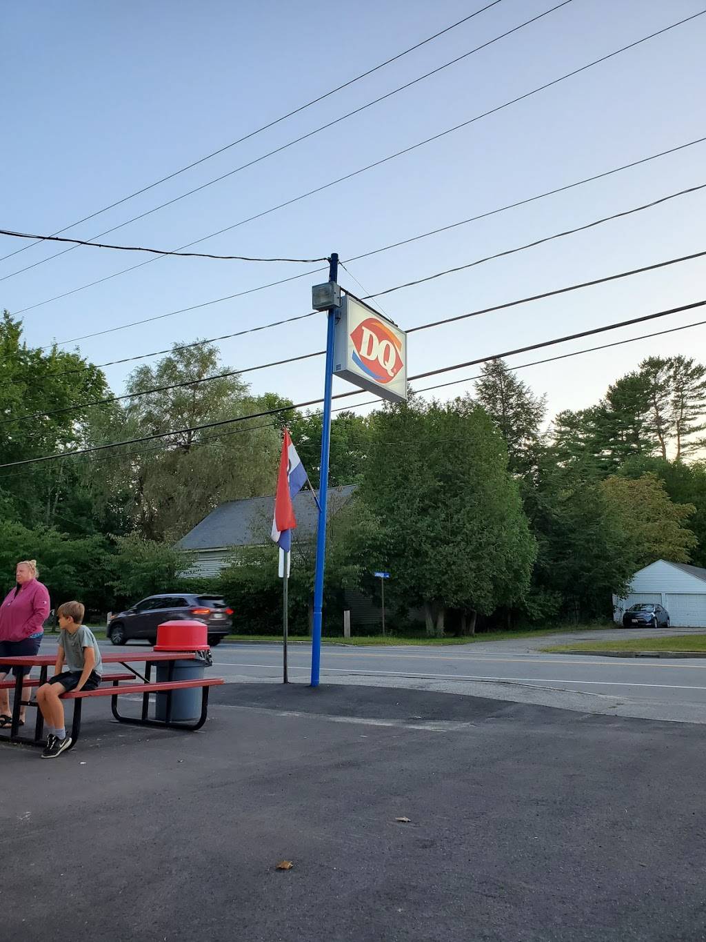 Dairy Queen Store | restaurant | 59 Main St, Topsham, ME 04086, USA | 2077290233 OR +1 207-729-0233