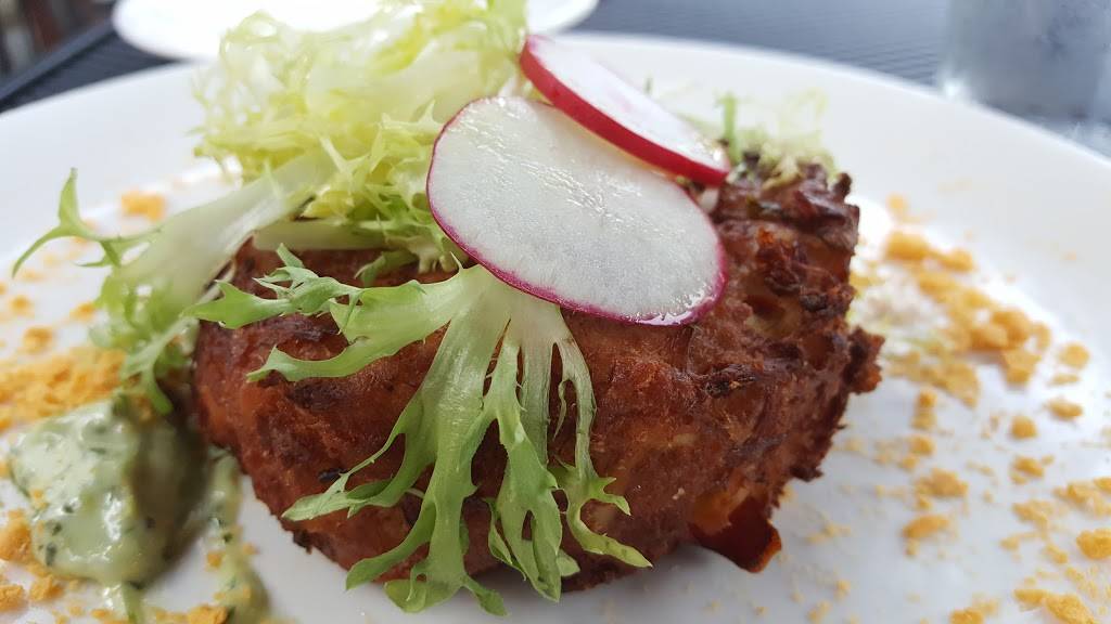 Guilford Mooring | restaurant | 505 Whitfield St, Guilford, CT 06437, USA | 2034582921 OR +1 203-458-2921