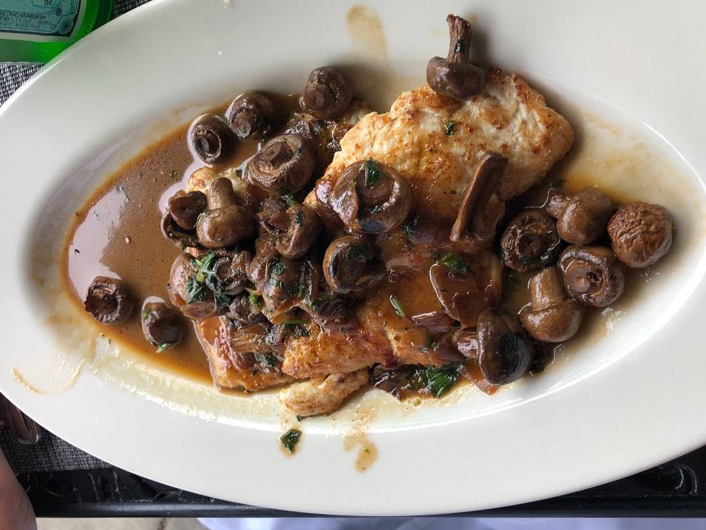 Maggianos Little Italy | restaurant | 2500 N Mayfair Rd, Wauwatosa, WI 53226, USA | 4149781000 OR +1 414-978-1000