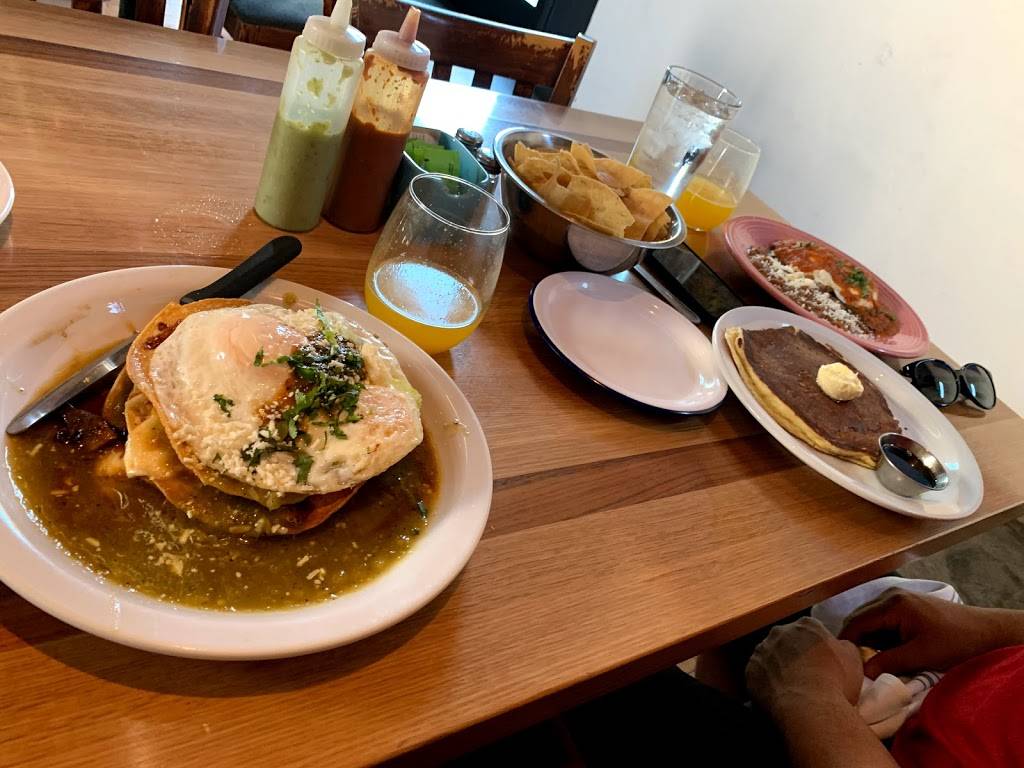 Gallo Blanco | restaurant | 928 E Pierce St, Phoenix, AZ 85006, USA | 6023270880 OR +1 602-327-0880