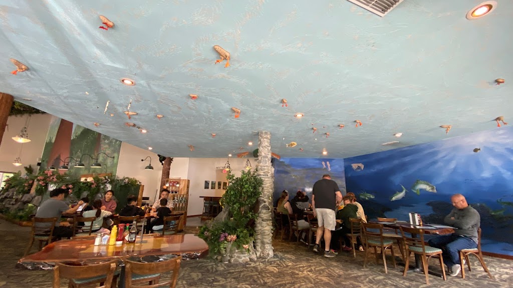 Forest Cafe | restaurant | 15499 US-101, Klamath, CA 95548, USA | 7074825585 OR +1 707-482-5585