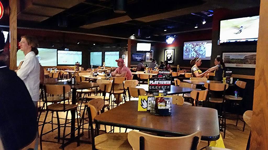 Buffalo Wild Wings | restaurant | 1283 N Memorial Dr, Lancaster, OH 43130, USA | 7406892533 OR +1 740-689-2533