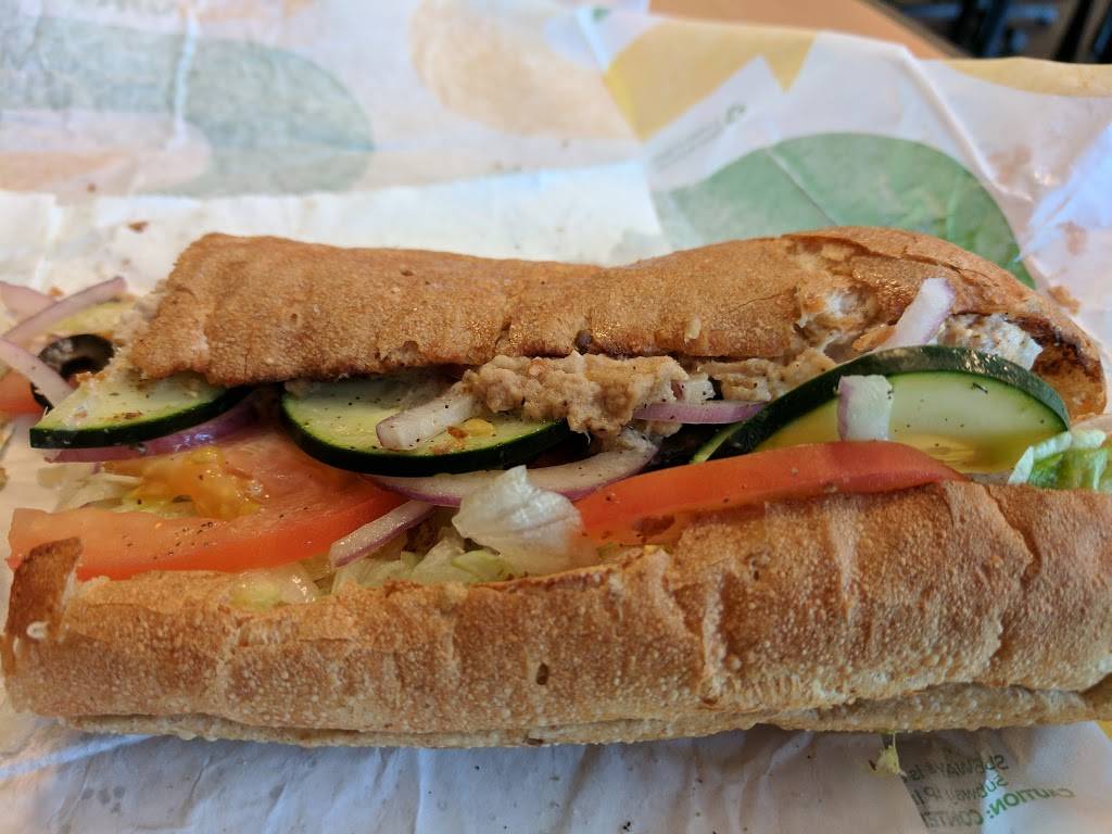 Subway | restaurant | Target Plaza, 2091 Madera Rd Suite B, Simi Valley, CA 93065, USA | 8059559232 OR +1 805-955-9232