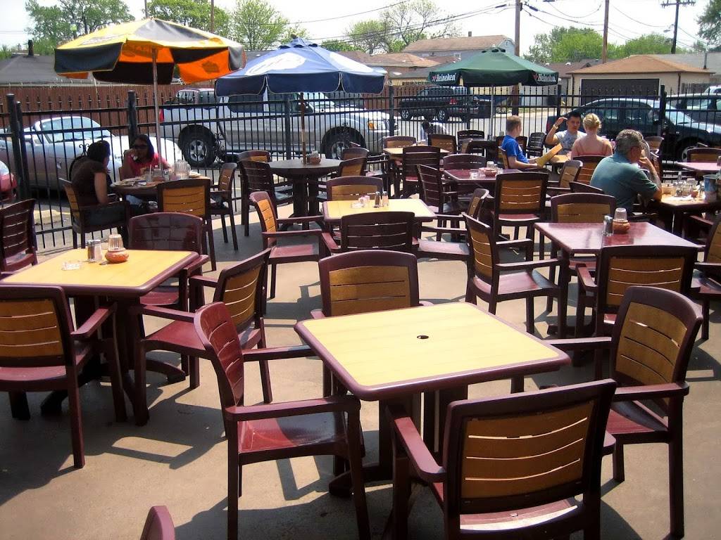 La Fiesta Mexican Restaurant | restaurant | 3333 W 111th St, Chicago, IL 60655, USA | 7737794844 OR +1 773-779-4844