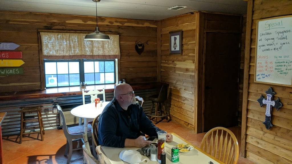 Cheyennes Lunch Box | restaurant | 1501 US-259, Henderson, TX 75654, USA | 9036461506 OR +1 903-646-1506