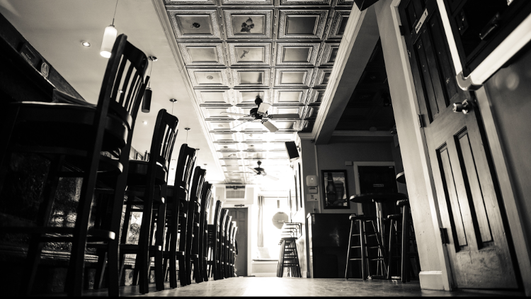 Legendary Bar & Grill | restaurant | 3513 E Tremont Ave, Bronx, NY 10465, USA | 7188220100 OR +1 718-822-0100