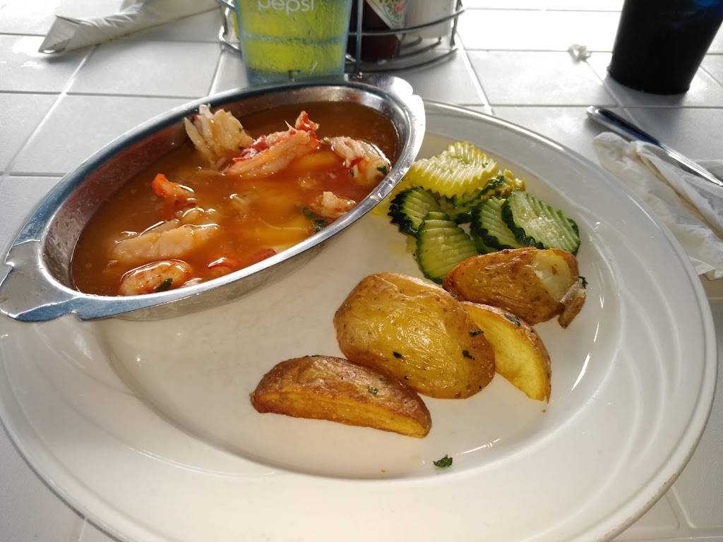 LePages Seafood & Grille | restaurant | 439 Martine St, Fall River, MA 02723, USA | 5086772180 OR +1 508-677-2180