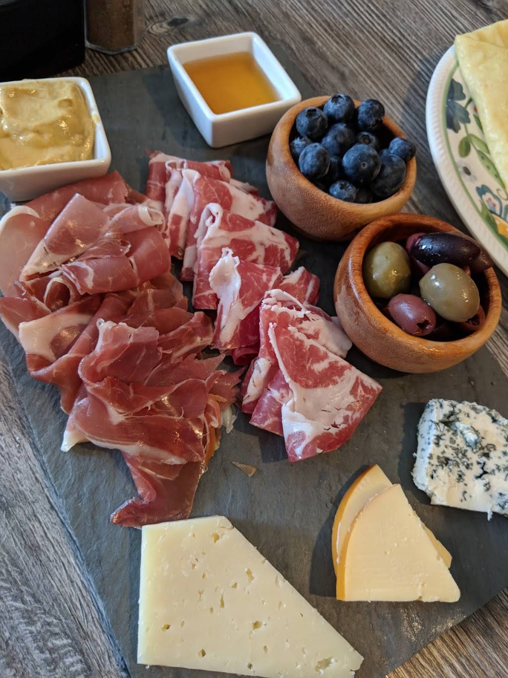 Clifton Cafe | cafe | 7144 Main St, Clifton, VA 20124, USA | 7038302424 OR +1 703-830-2424