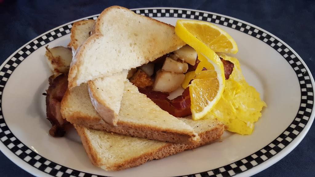 Kitchen Cravings | restaurant | 15 Airport Rd, Gilford, NH 03249, USA | 6035280001 OR +1 603-528-0001