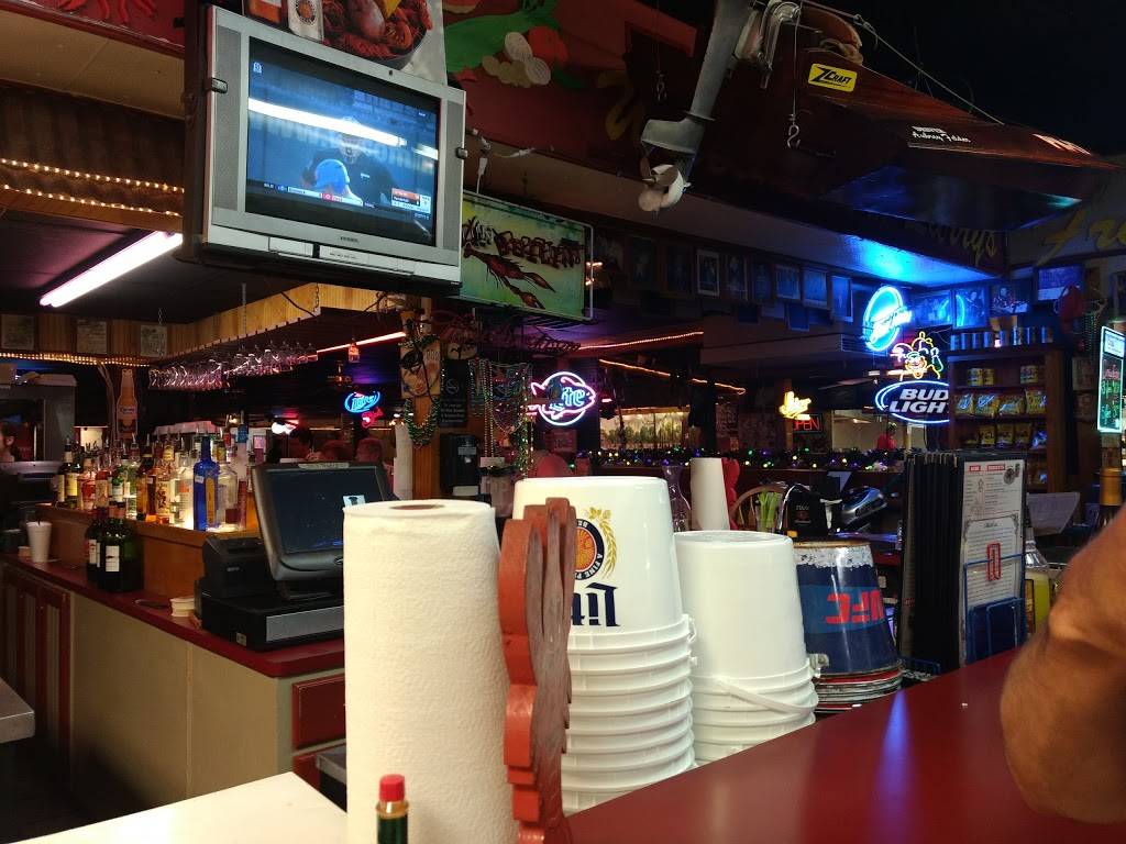 Larrys French Market & Cajun Restaurant | restaurant | 3701 Pure Atlantic Rd, Groves, TX 77619, USA | 4099623381 OR +1 409-962-3381