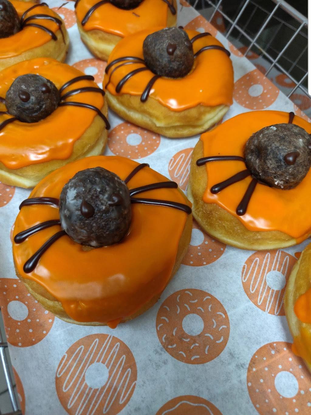 Dunkin | bakery | 3635 Aloma Ave Suite 101, Oviedo, FL 32765, USA | 4076679046 OR +1 407-667-9046